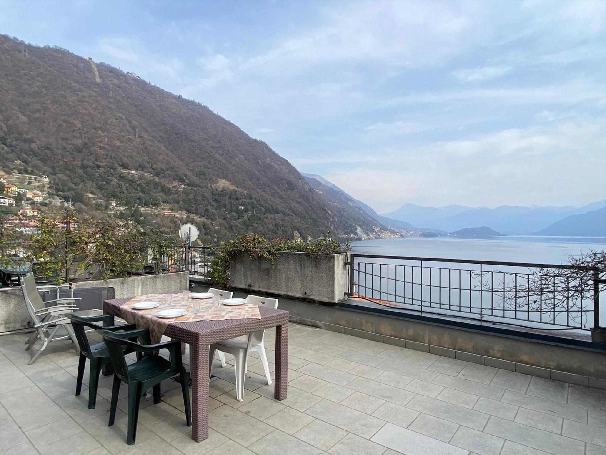 The Swallow - With Terrace View Apartment *