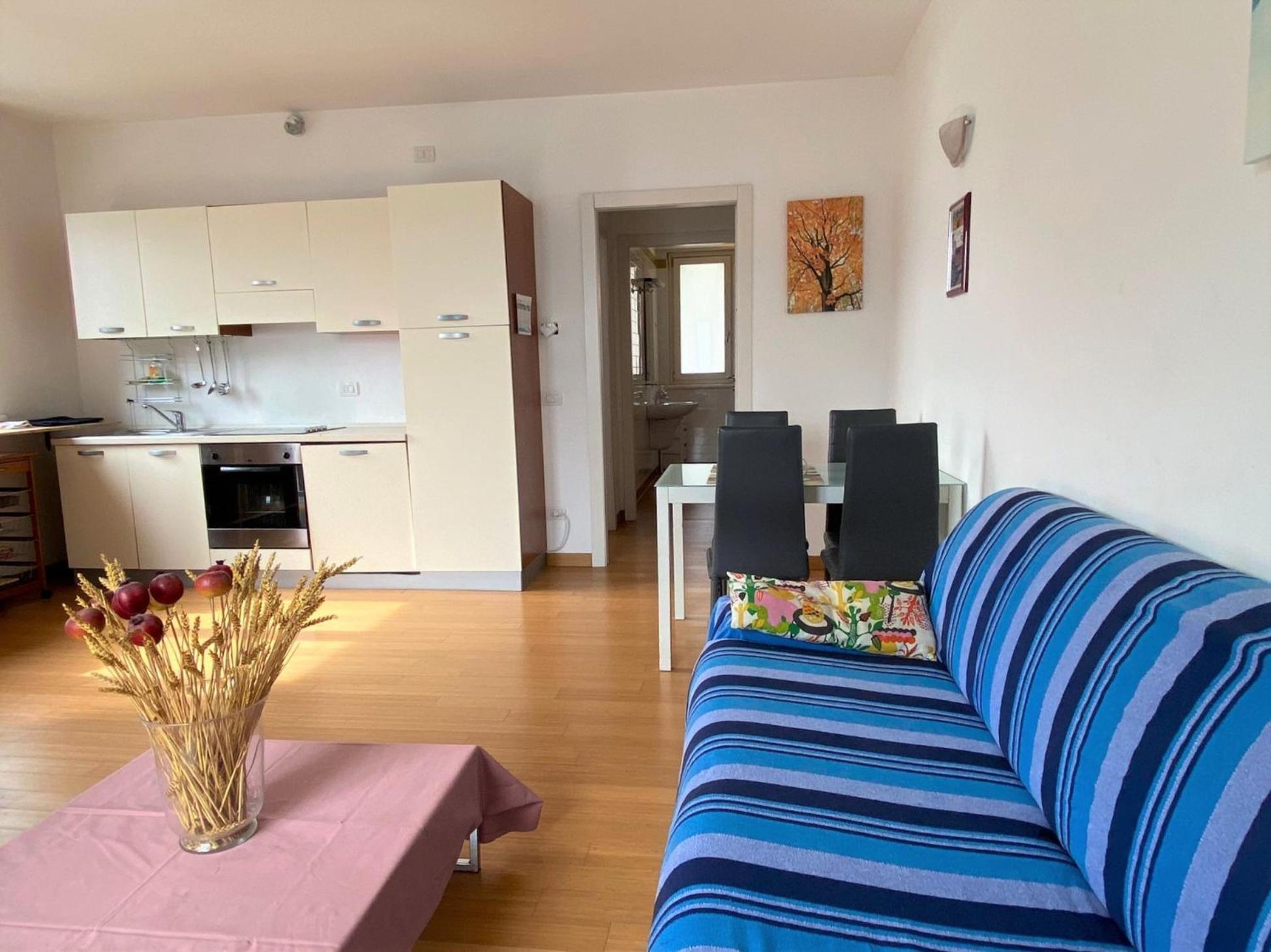 The Swallow - With Terrace View Apartment