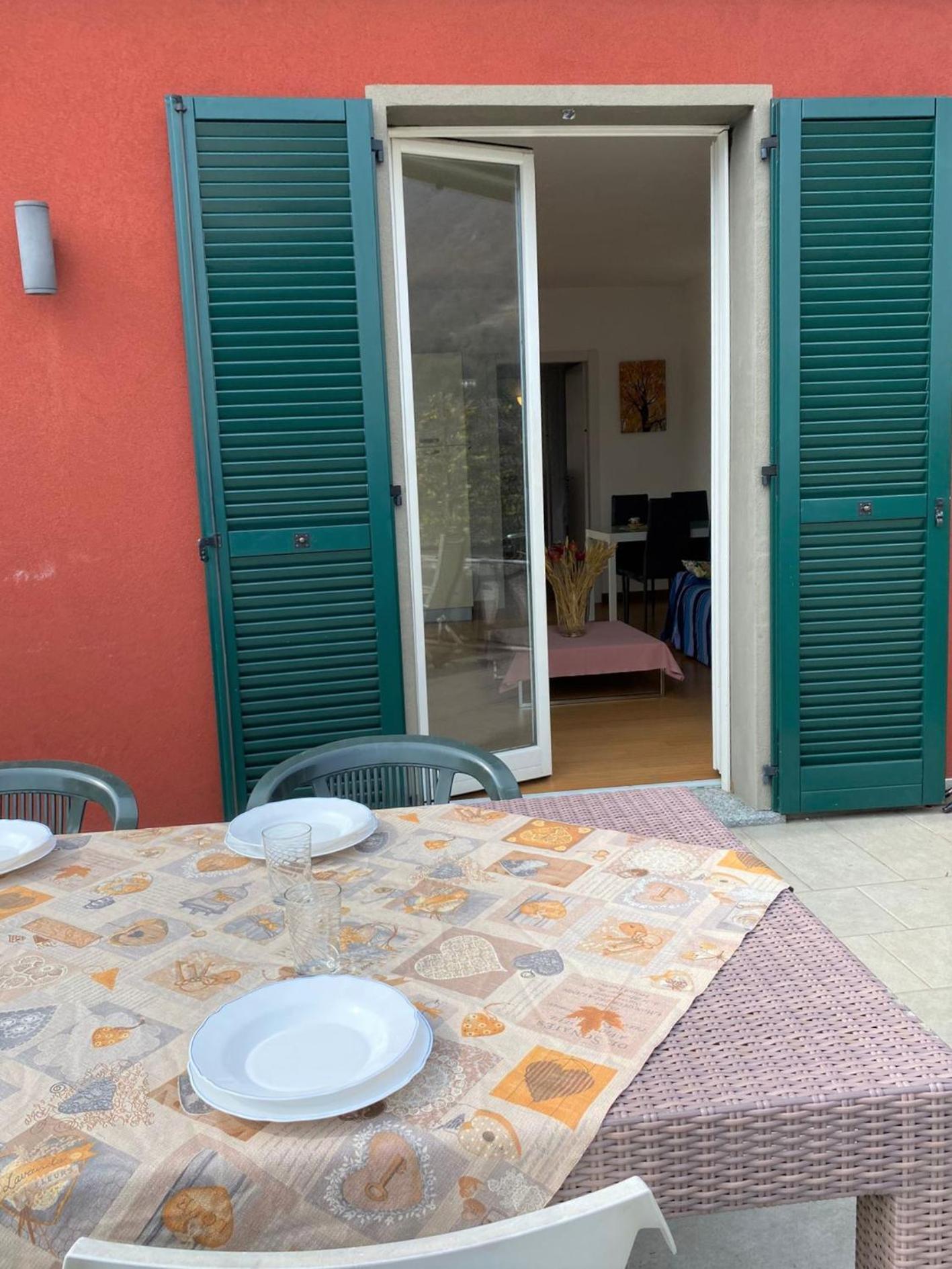 The Swallow - With Terrace View Apartment Argegno