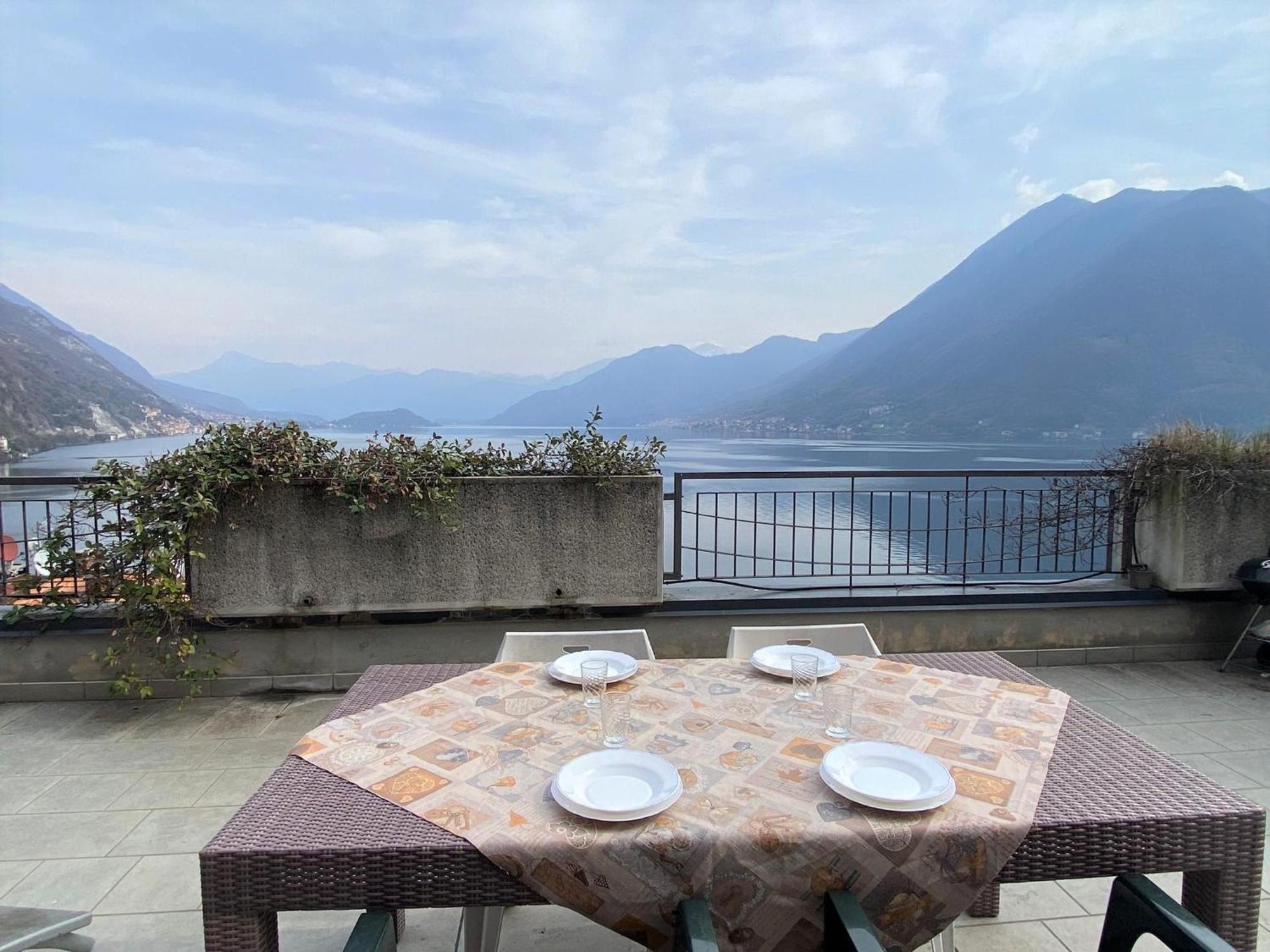 The Swallow - With Terrace View Argegno